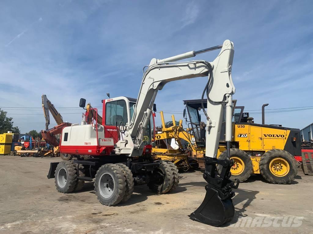 Takeuchi TB070W Gravemaskiner på hjul