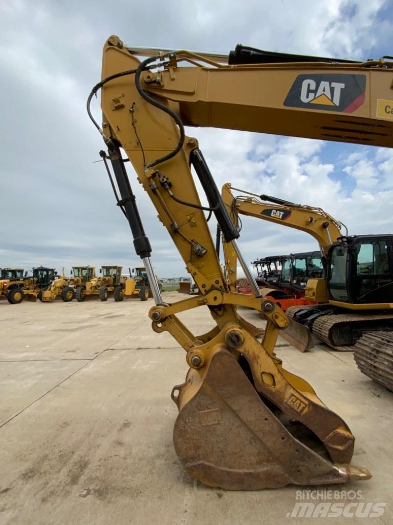 CAT 323 Gravemaskiner på larvebånd