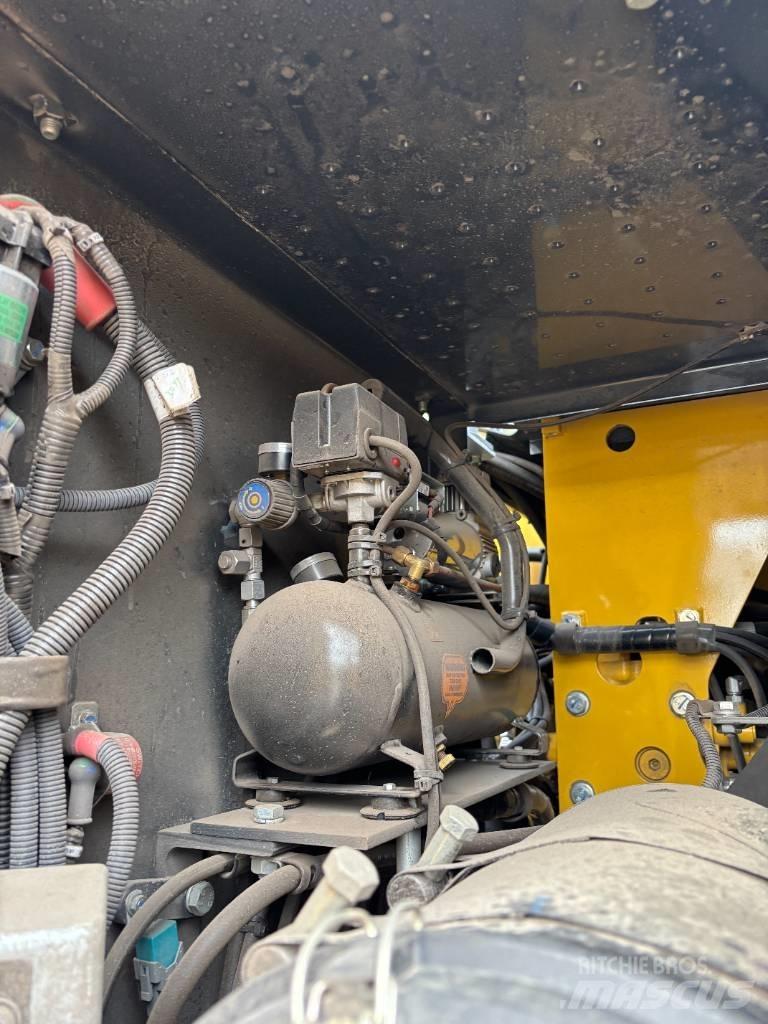 Komatsu PW180-11 Gravemaskiner på hjul