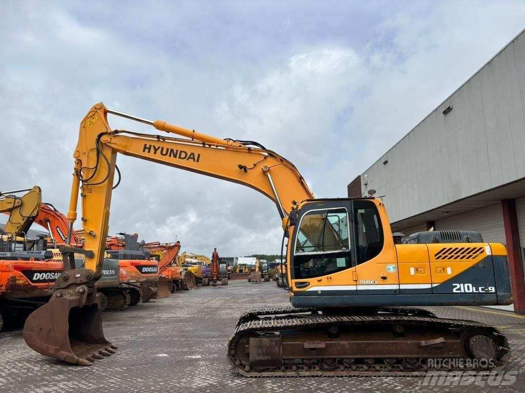 Hyundai 210 Gravemaskiner på larvebånd