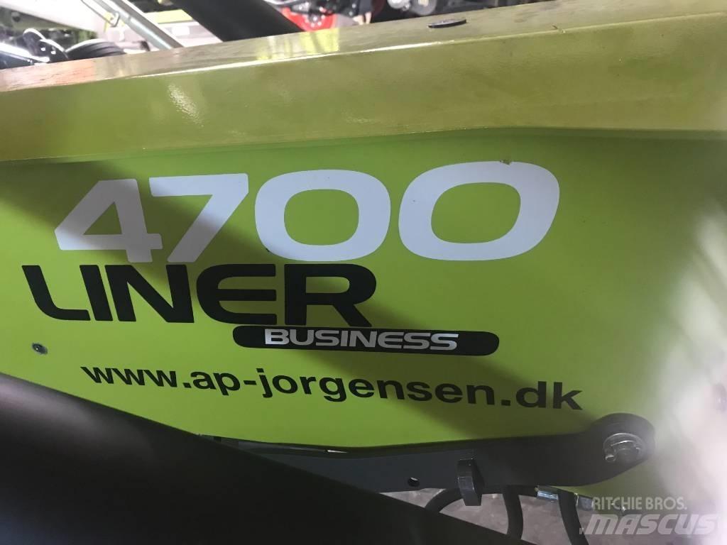 CLAAS Liner 4700 River og høvendere