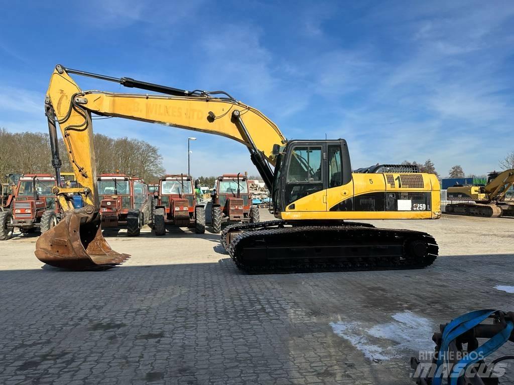 CAT 325DL Gravemaskiner på larvebånd