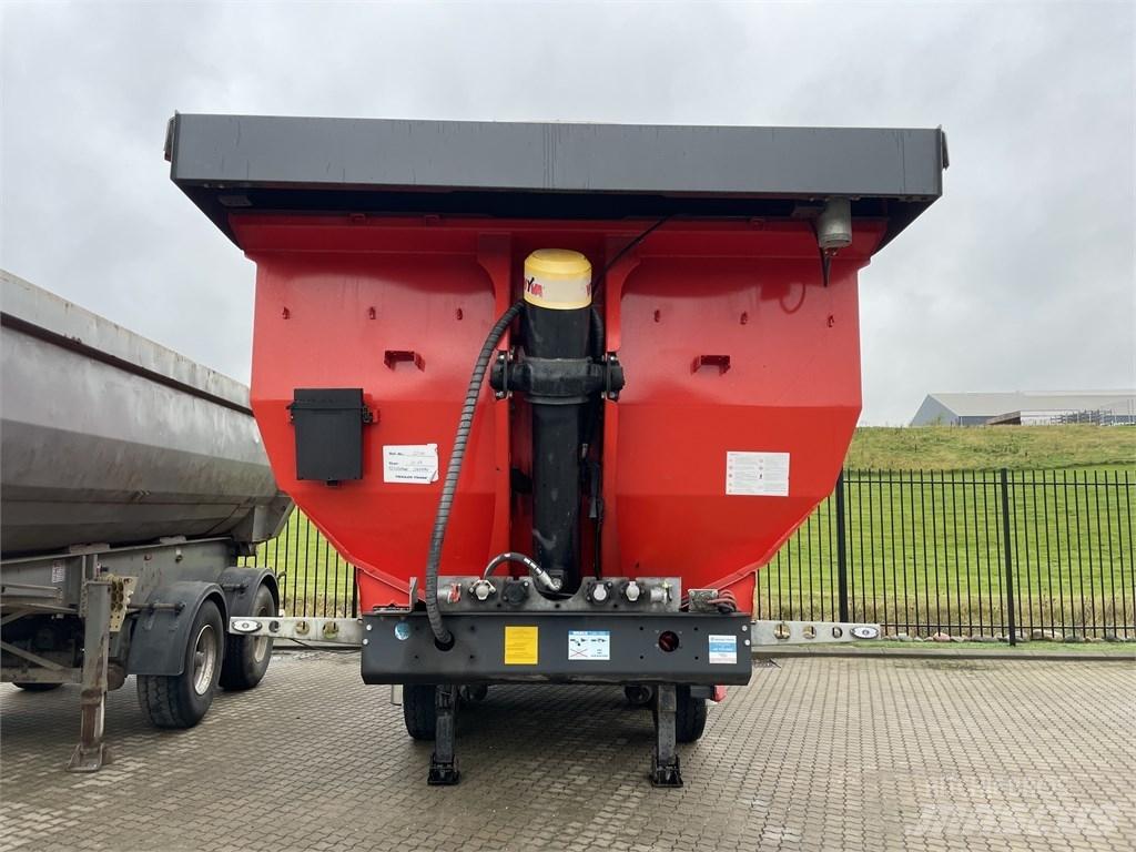 Kässbohrer basic Semi-trailer med tip