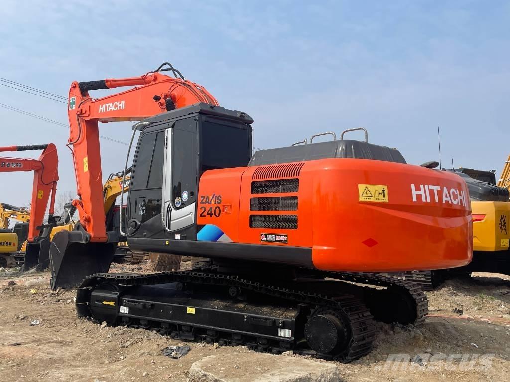Hitachi ZX 240 Gravemaskiner på larvebånd