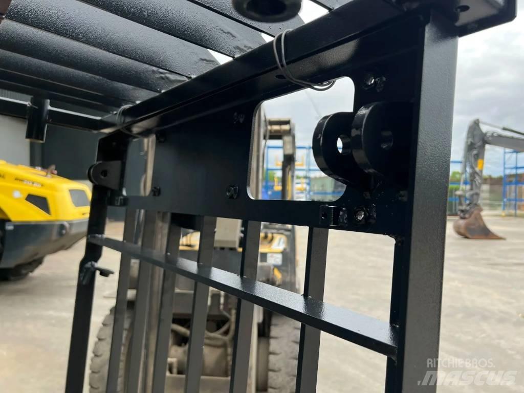 CAT 323D Guard Kabiner og interiør