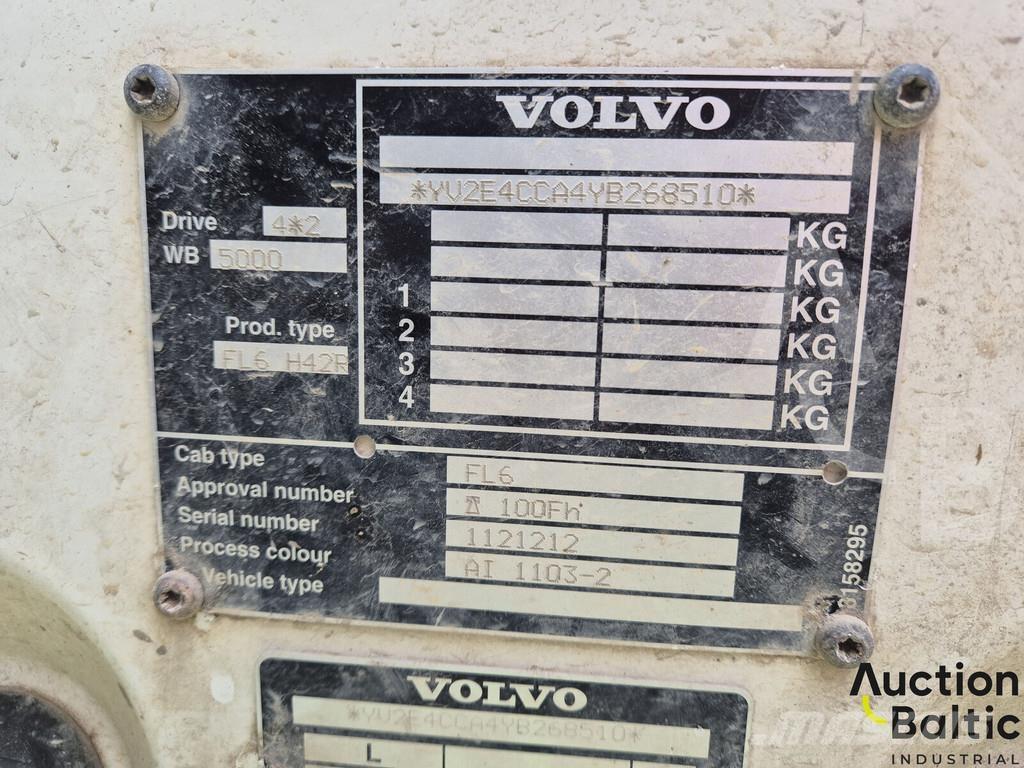 Volvo FL6 Lastbil med lad/Flatbed