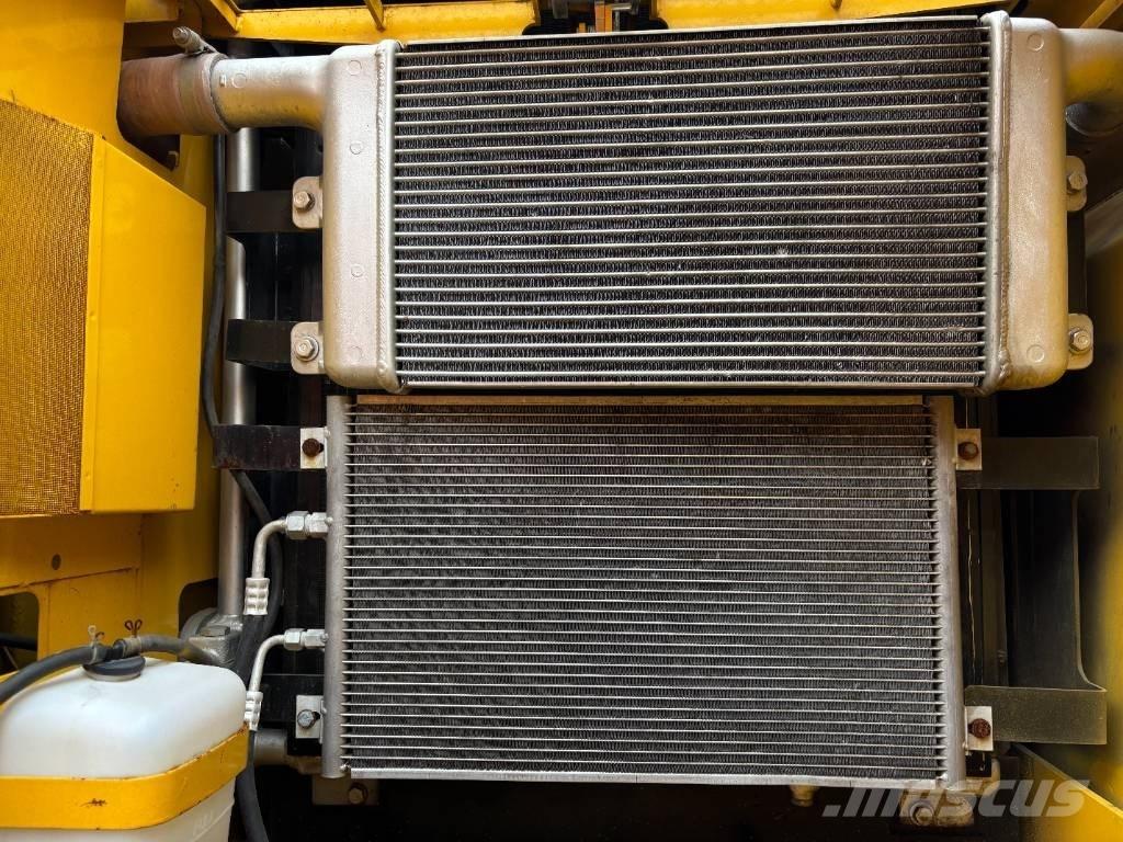 Komatsu PC 220-7 Gravemaskiner på larvebånd