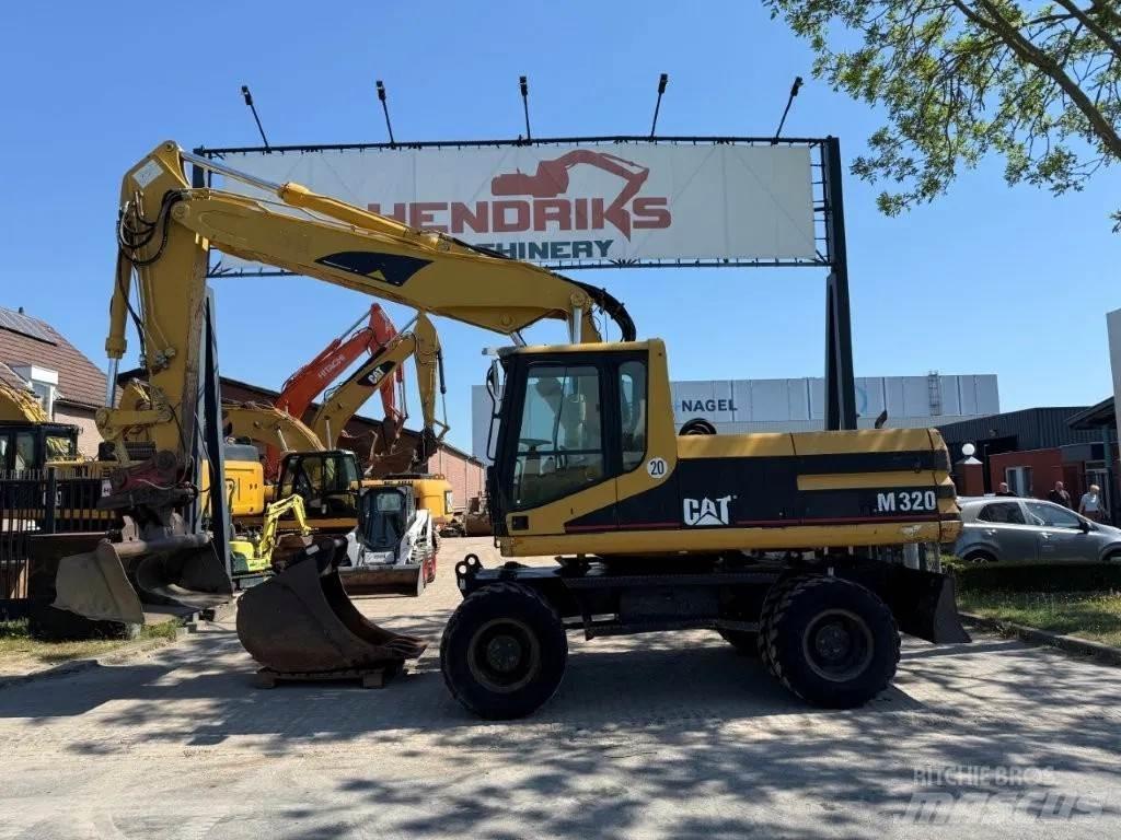 CAT M320 2001 Gravemaskiner på hjul
