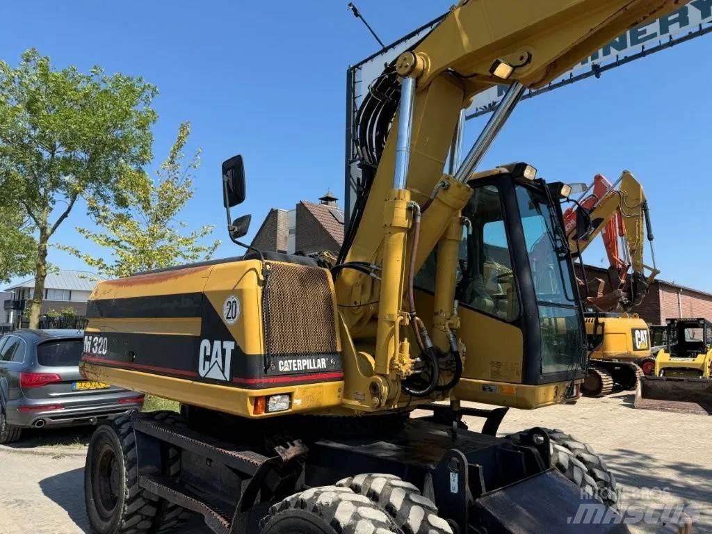 CAT M320 2001 Gravemaskiner på hjul