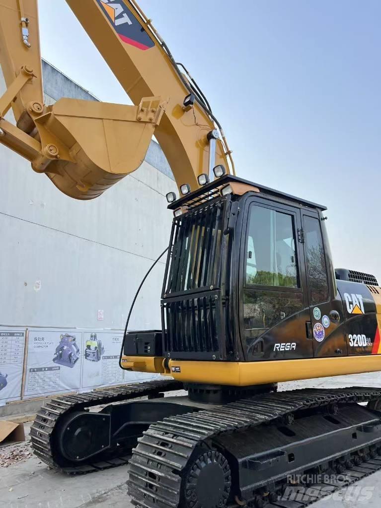CATERPILLR 320d2 Midi-gravemaskiner 7t - 12t