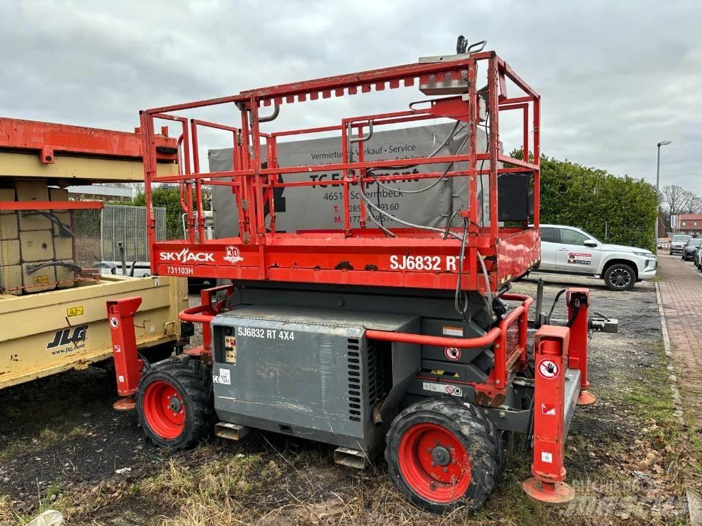 SkyJack SJ 6832 RT Saxlifte