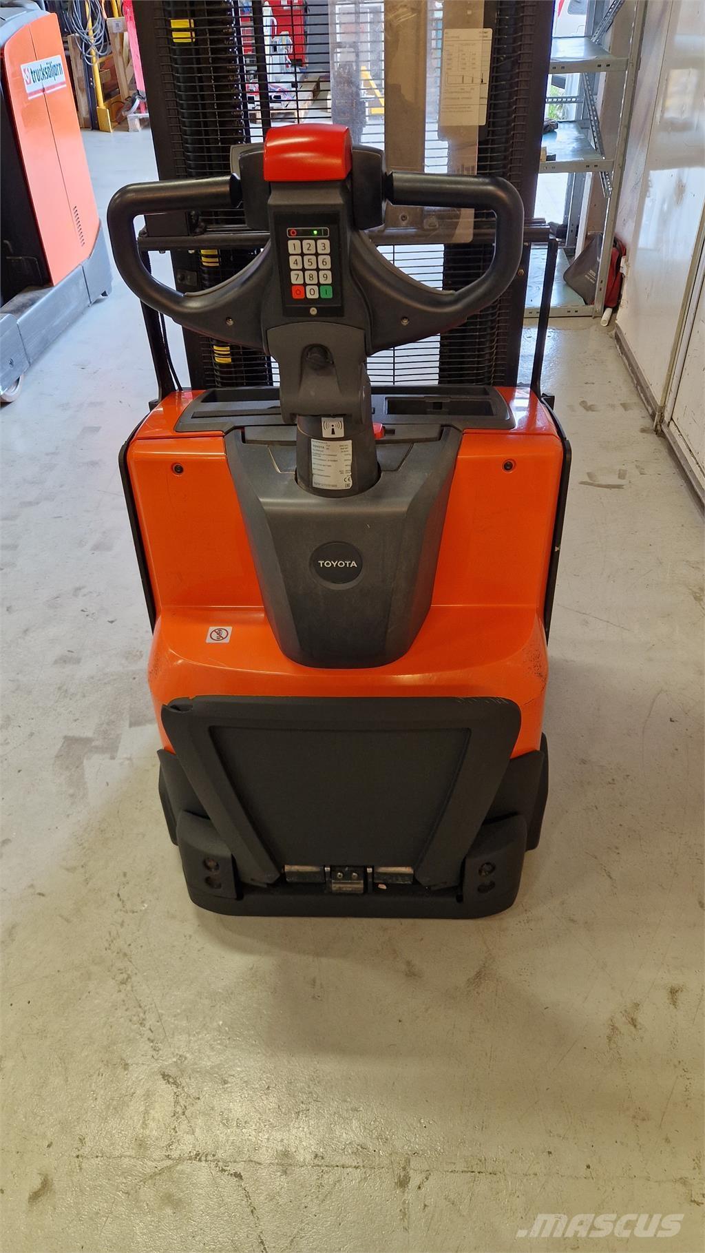 Toyota SWE140L Selvkørende stablere