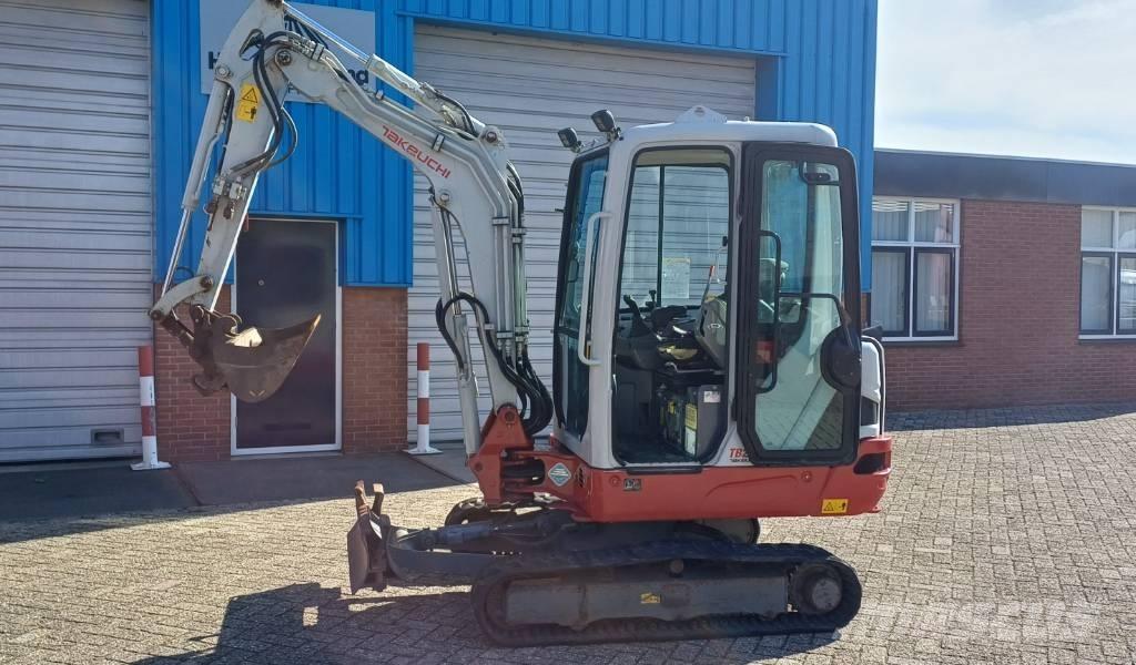 Takeuchi TB 225 Minigravemaskiner