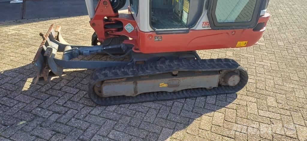 Takeuchi TB 225 Minigravemaskiner