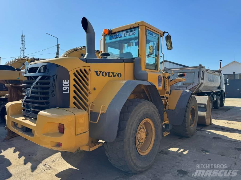 Volvo L 90 E +Mérleg Læssemaskiner på hjul