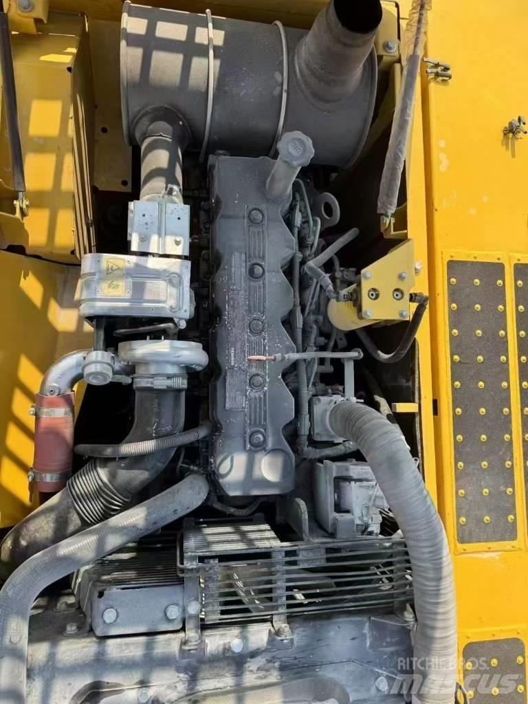 Komatsu 220-8 Gravemaskiner på larvebånd