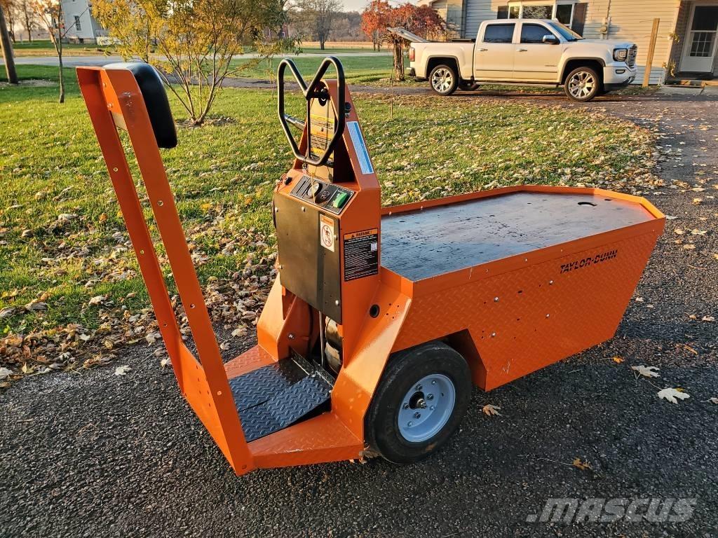 Taylor-Dunn SC090 Bugsertruck