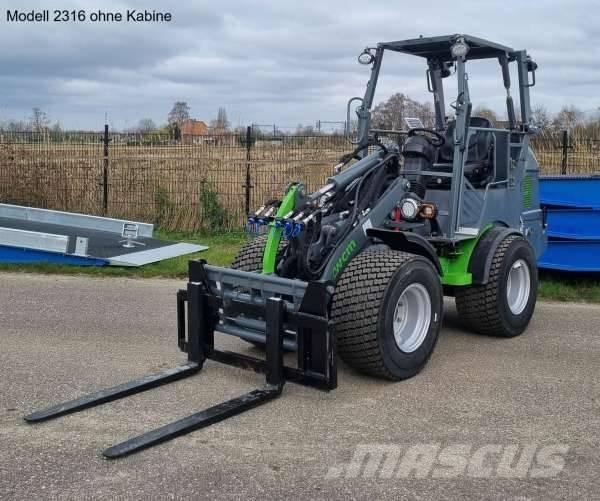 WCM L2316 und L2416 Frontlæssere og gravere