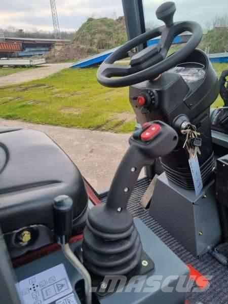 WCM L2316 und L2416 Frontlæssere og gravere