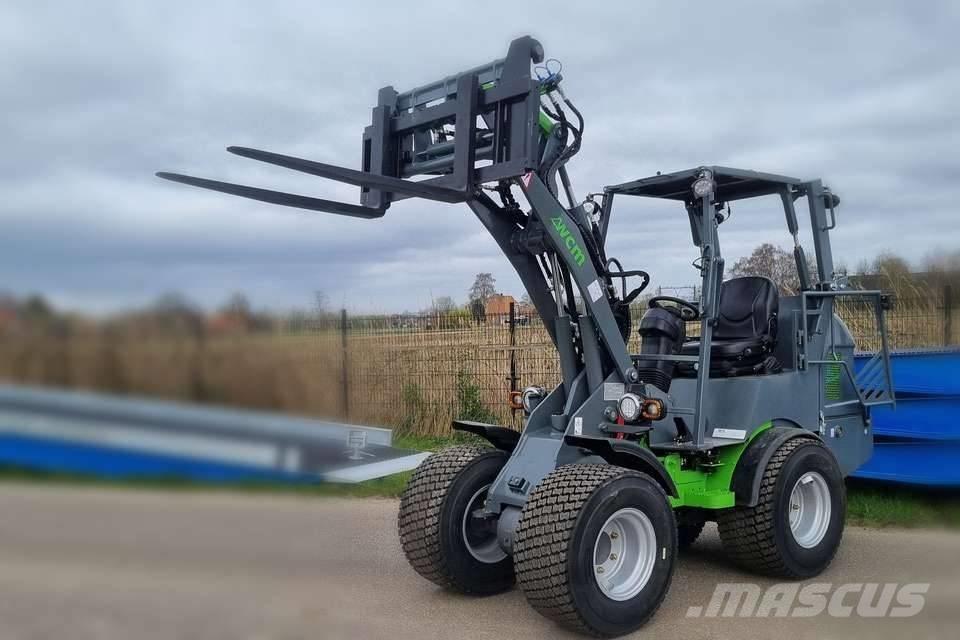 WCM L2316 und L2416 Frontlæssere og gravere