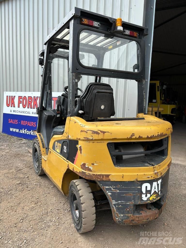 CAT DP 25 NT Diesel gaffeltrucks