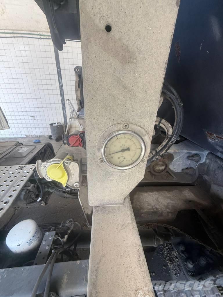 Fruehauf FST4FC, Semi-trailer med tip