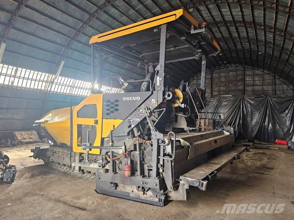 Volvo P6820C Asfaltudlæggere