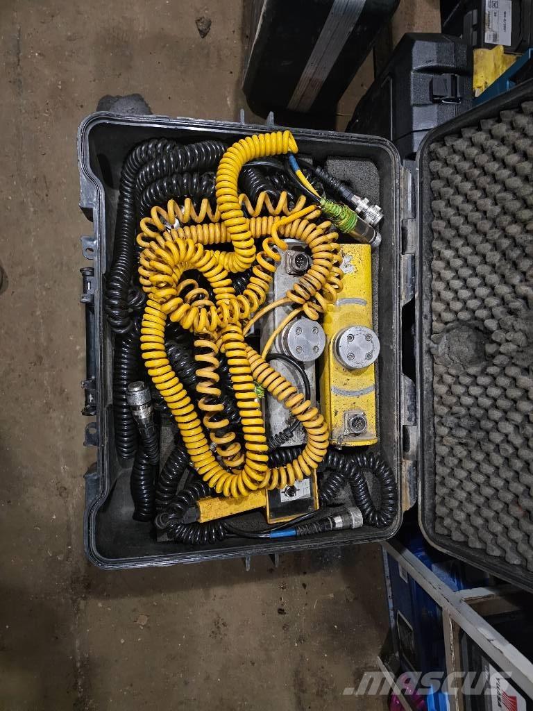 Volvo P6820C Asfaltudlæggere