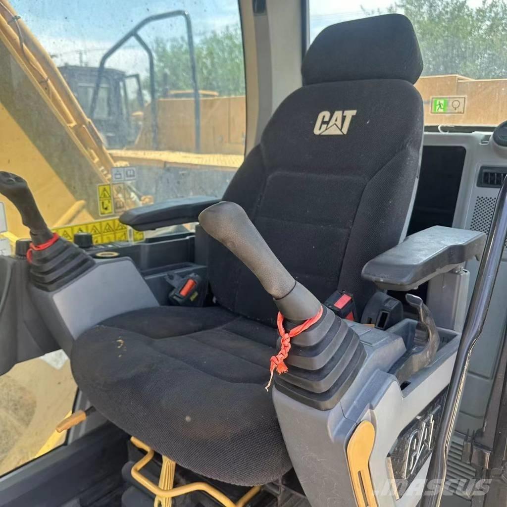 CAT 330 Gravemaskiner på larvebånd