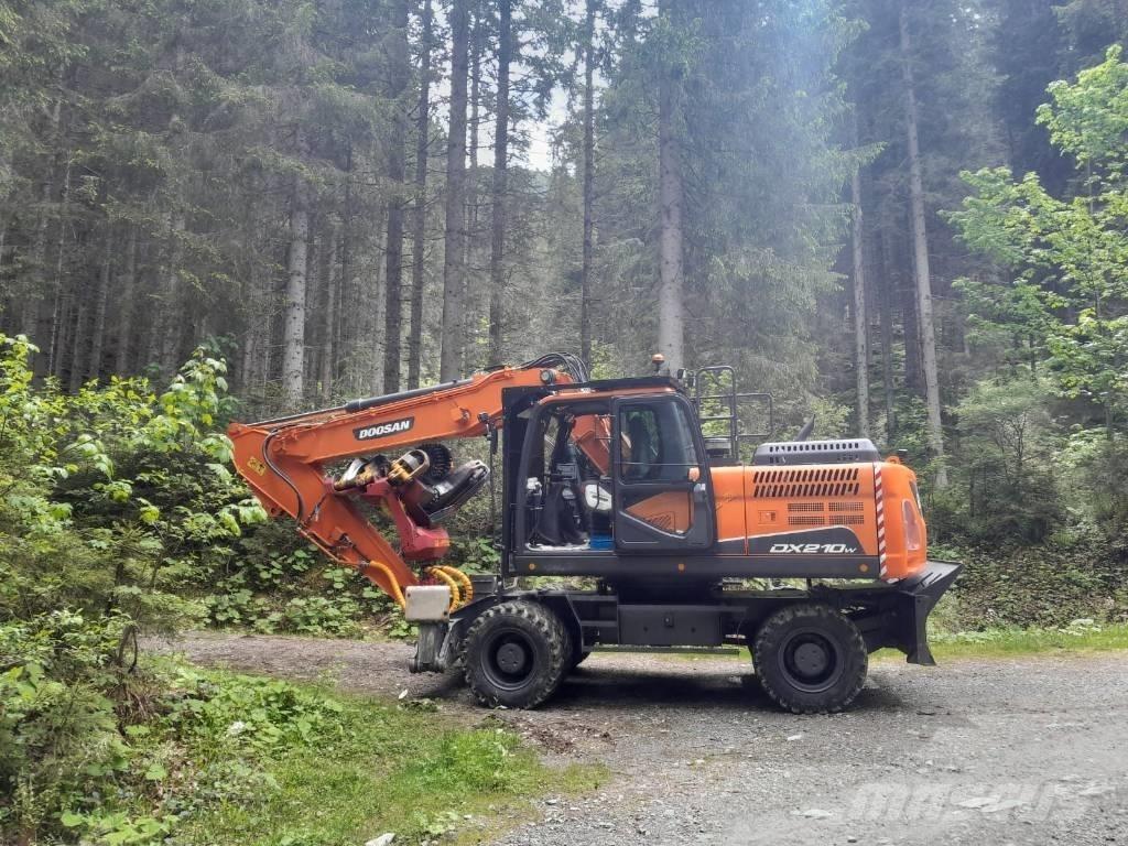 Doosan DX 210 W Gravemaskiner til skovbrug