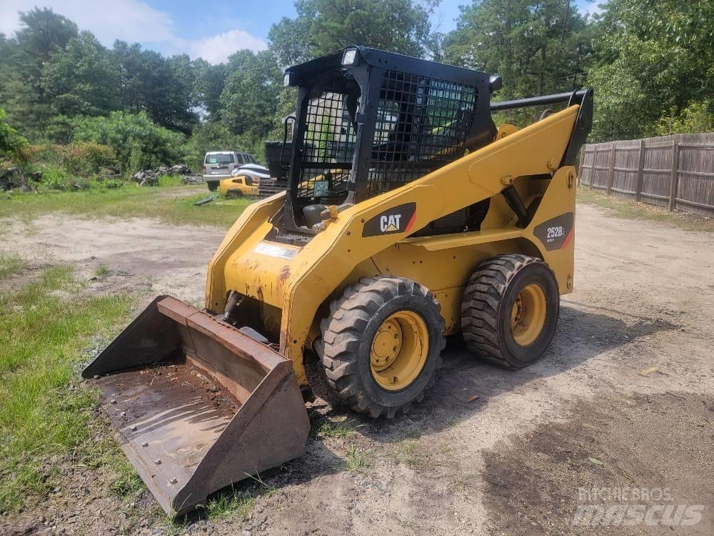 CAT 252 B 3 Minilæsser - skridstyret