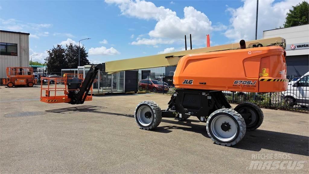JLG 670SJ Teleskoplifte