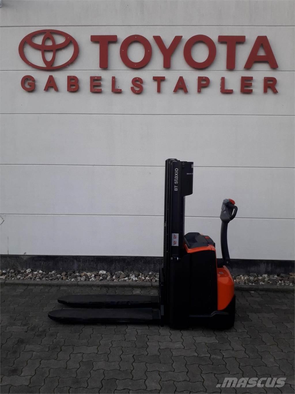 Toyota SWE120 Gaffelstabler med gående fører