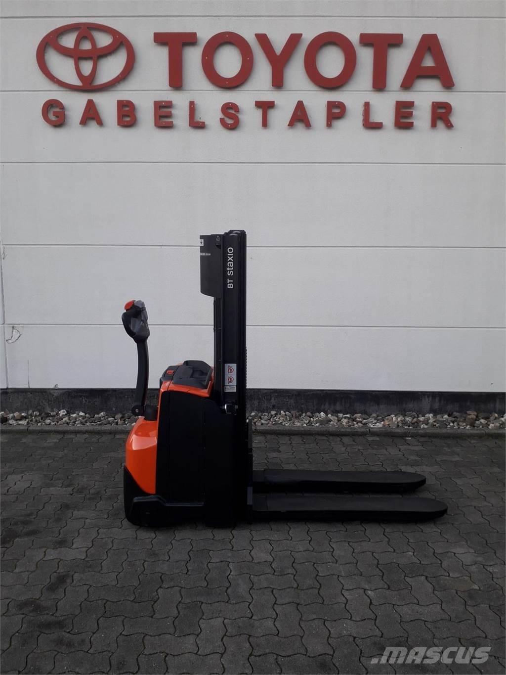 Toyota SWE120 Gaffelstabler med gående fører