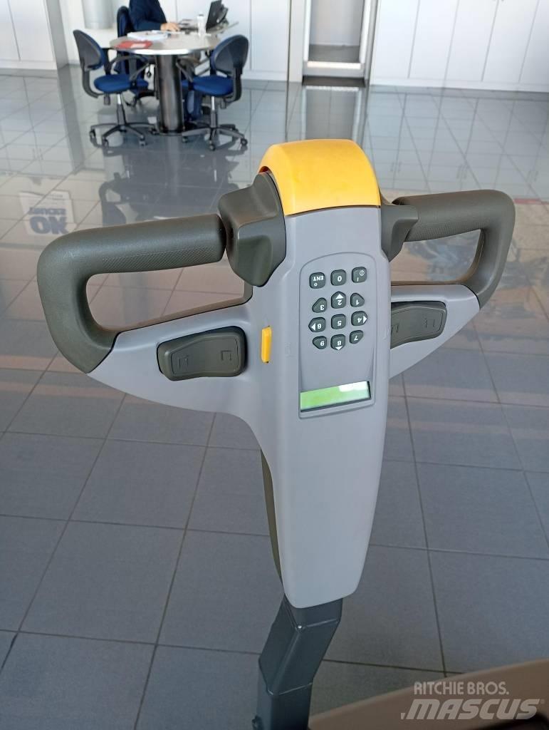 UniCarriers PS 125 Selvkørende stablere