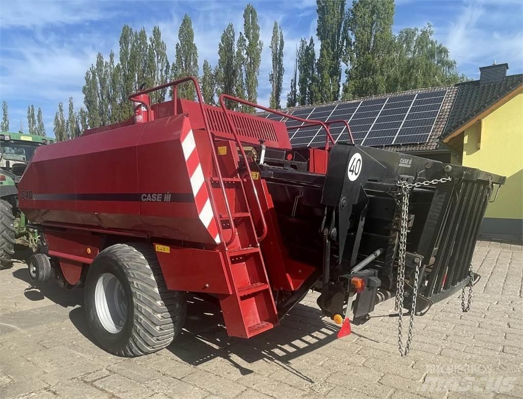Case IH 540 Pressere til firkantede baller