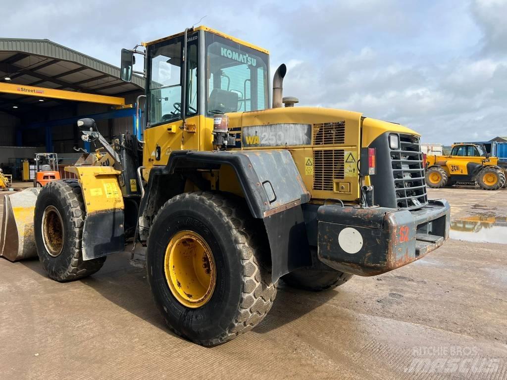 Komatsu WA 250-5H Læssemaskiner på hjul