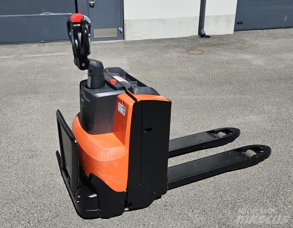 Toyota LWE 200 El-palleløftere med platform