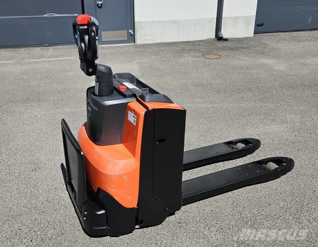 Toyota LWE 200 (myyty) El-palleløftere med platform