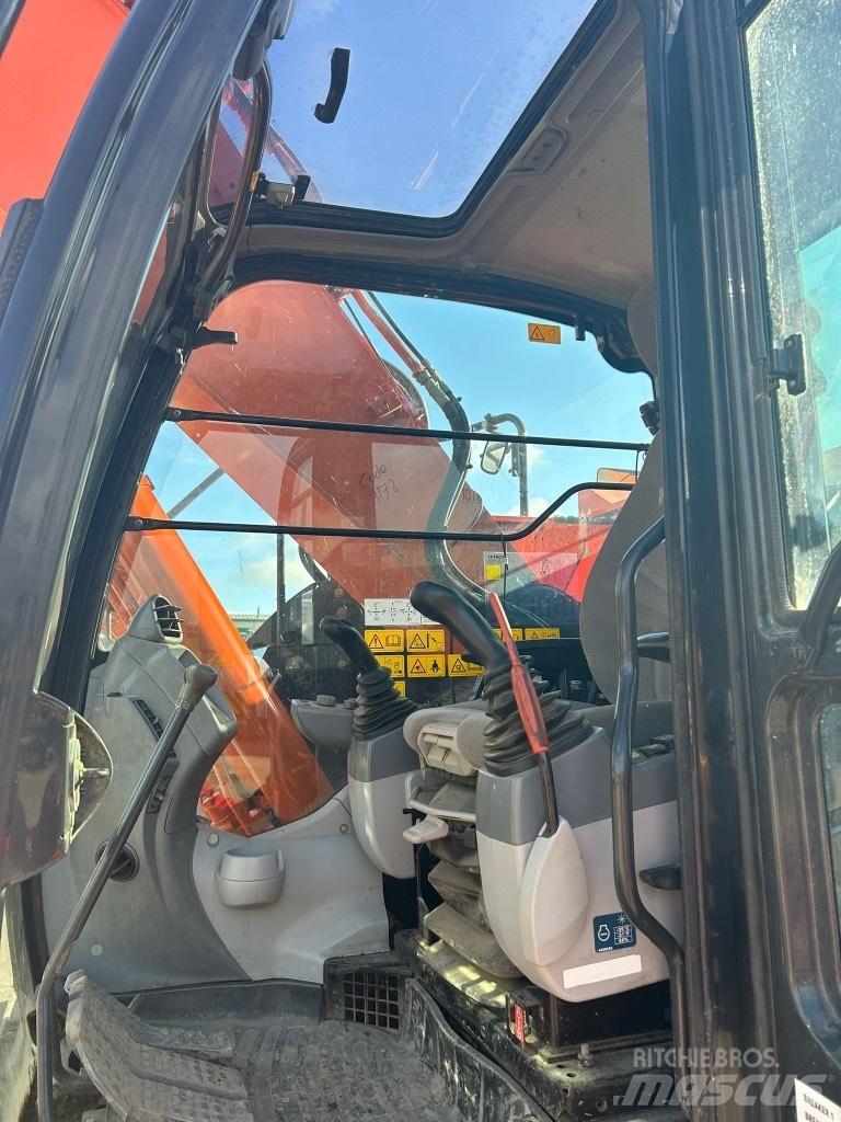 Hitachi ZX225 USLC-6 Gravemaskiner på larvebånd