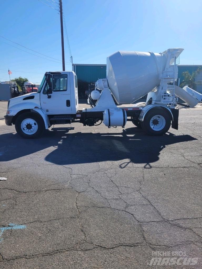 International 4300 Lastbil med lad/Flatbed