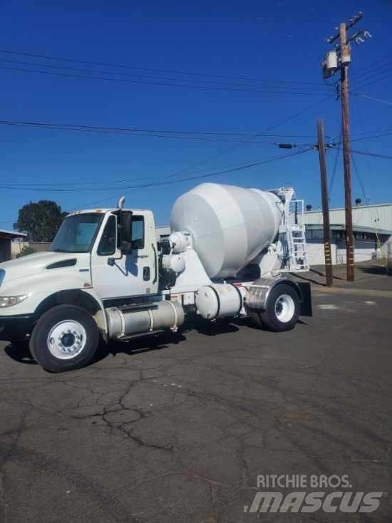 International 4300 Lastbil med lad/Flatbed