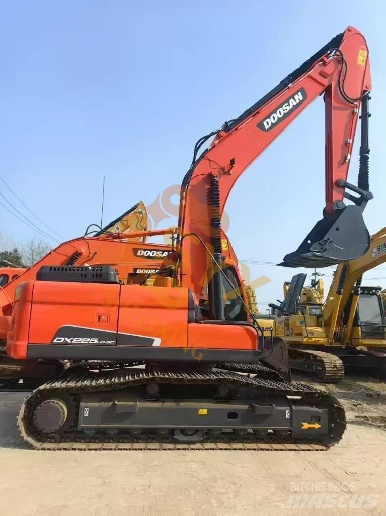 Doosan DX 225 LC Gravemaskiner på larvebånd