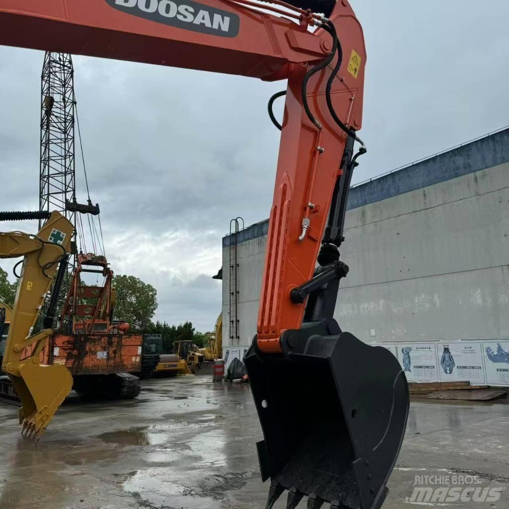 Doosan DX 225 LC Gravemaskiner på larvebånd