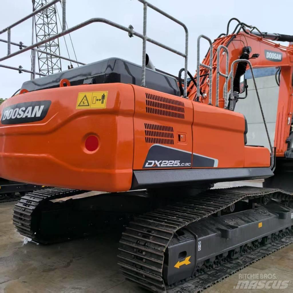 Doosan DX 225 LC Gravemaskiner på larvebånd