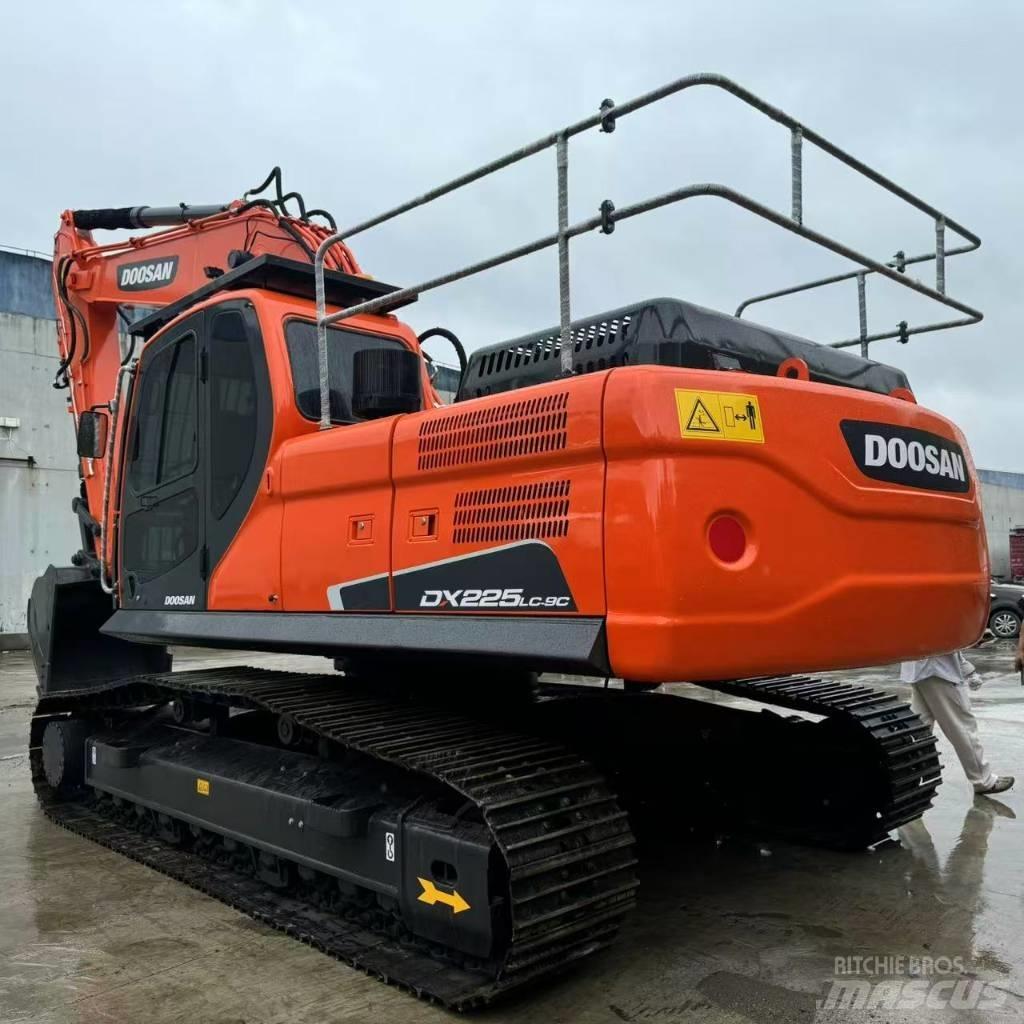 Doosan DX 225 LC Gravemaskiner på larvebånd