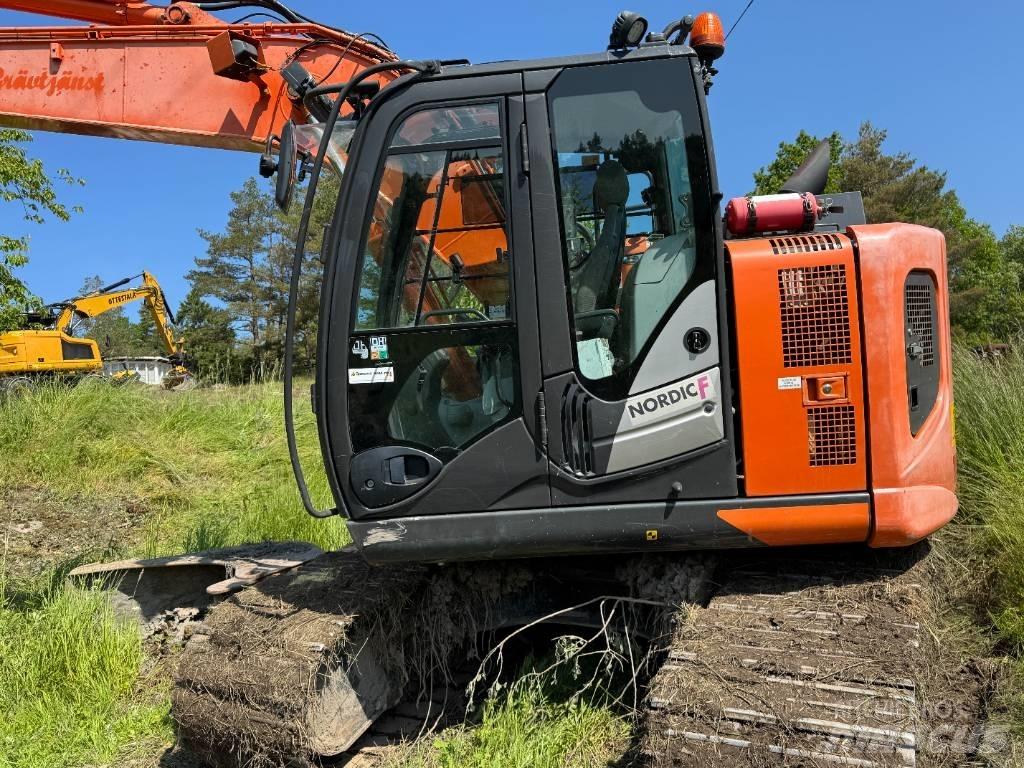 Hitachi ZX135USBL-6 Gravemaskiner på larvebånd