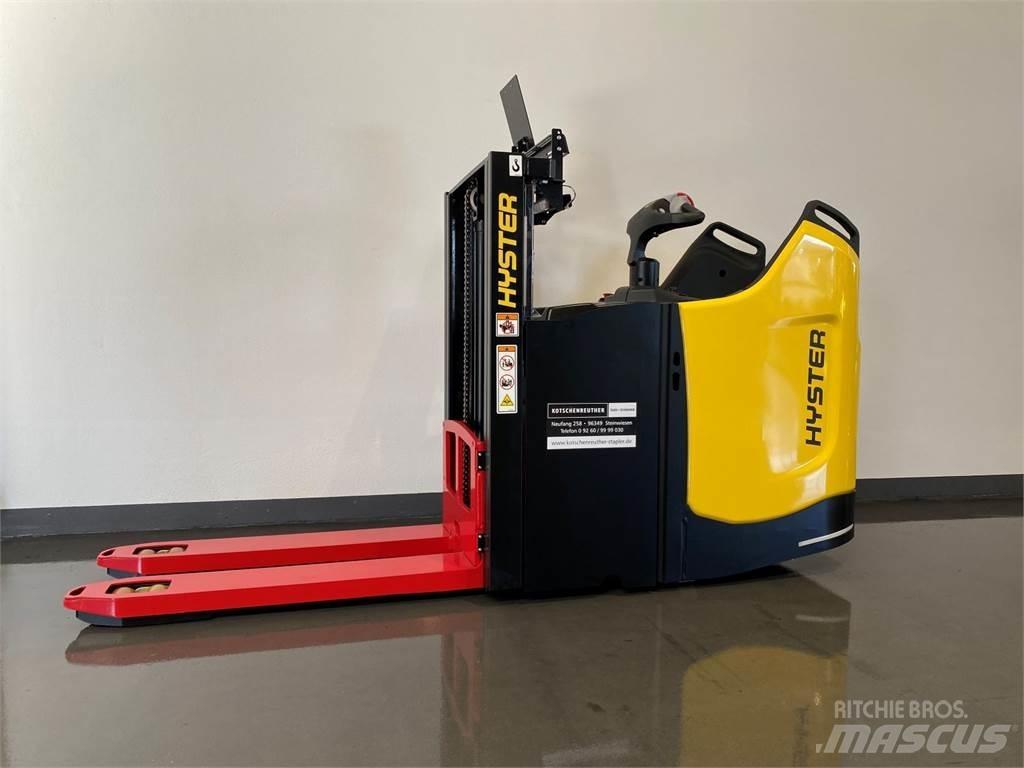 Hyster S2.0SD Gaffelstabler med gående fører