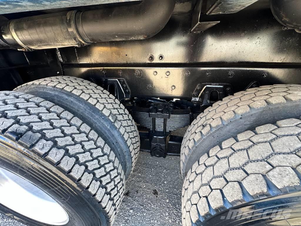 Freightliner 114 SD Slamsuger