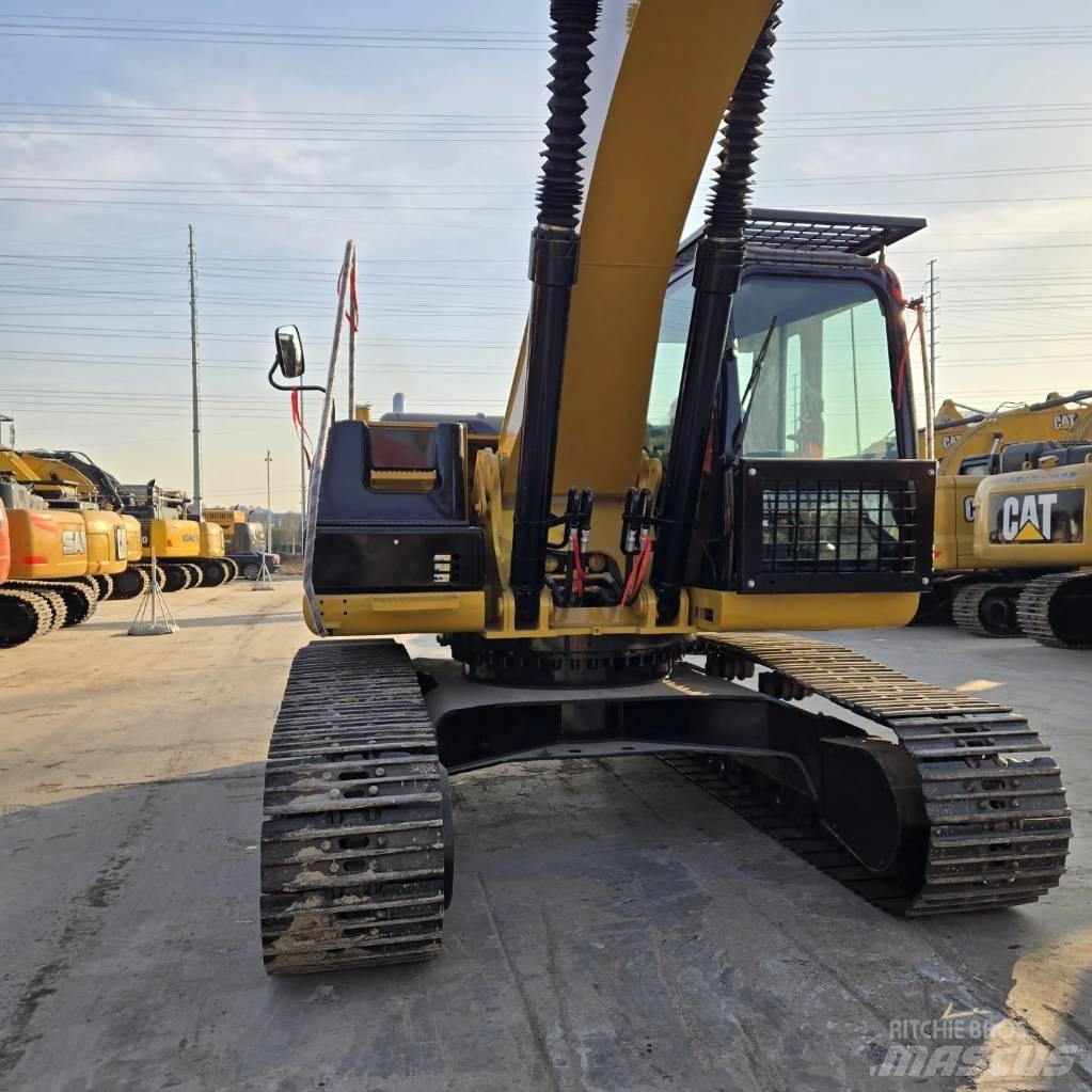 CAT 330 D2 Midi-gravemaskiner 7t - 12t